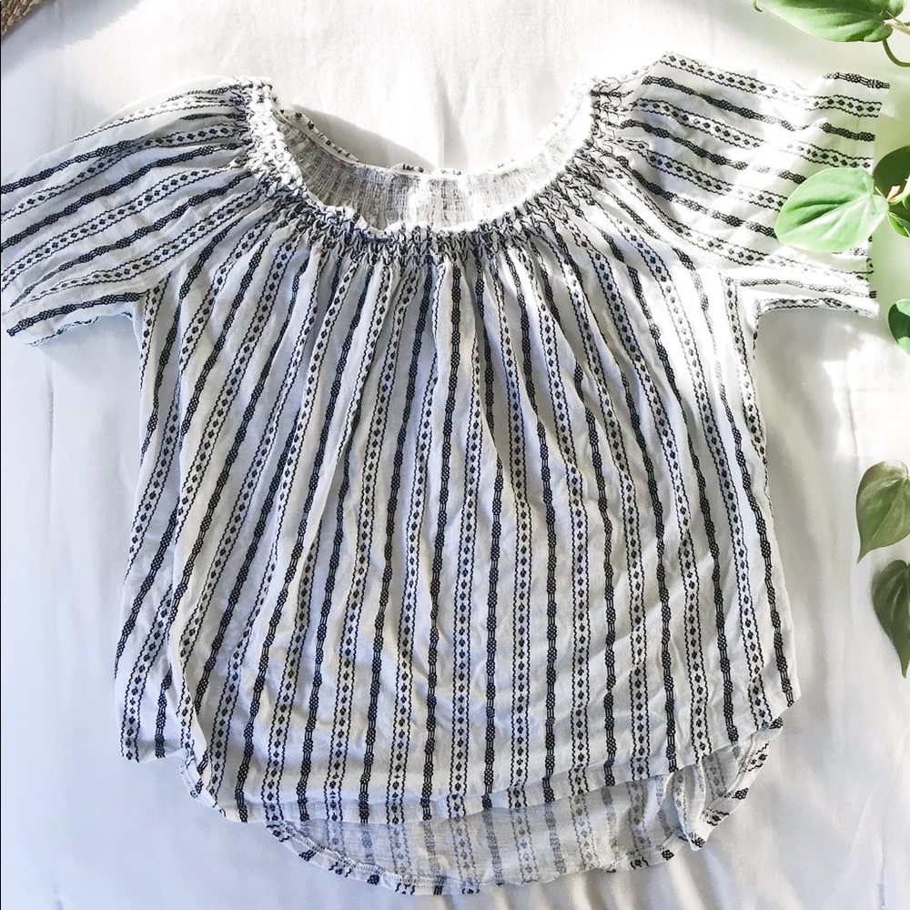 Cute spring and summer Loft shirt!